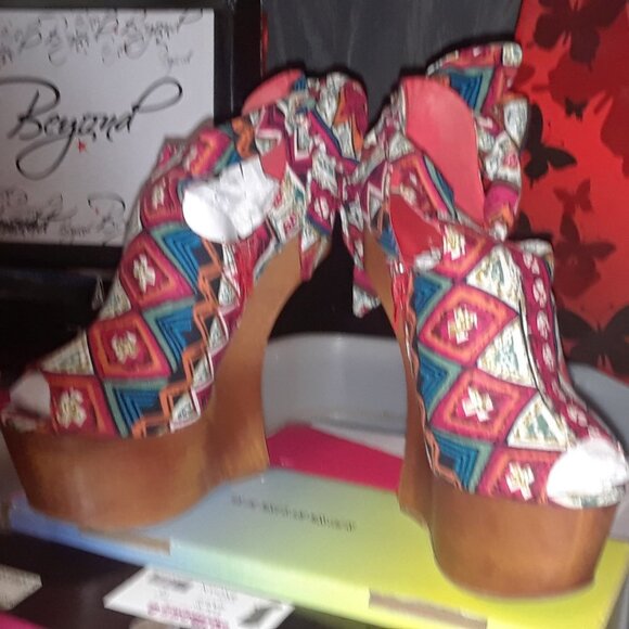 WOMENS ZADIE TRIBAL FUCHIA PRINT ( BRAND NEW !!!!!!!!!!!!!!!!! - Picture 1 of 2